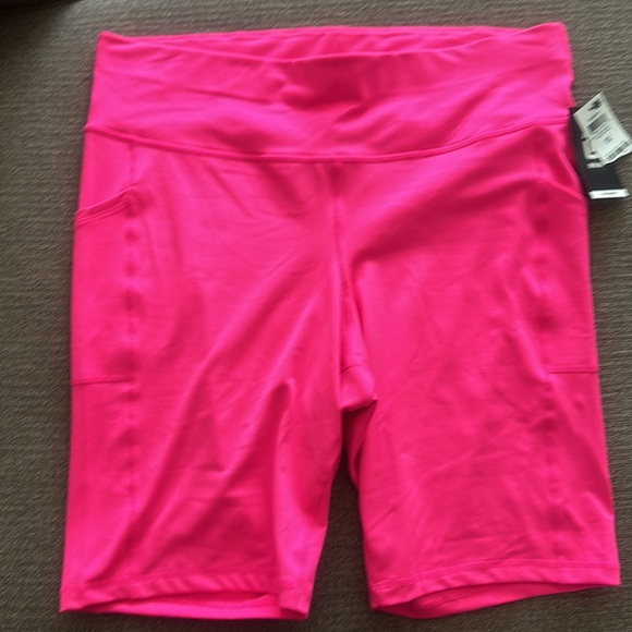 Ideology sports bra, carpi and shorts - Picture 6 of 6